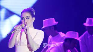 App ini bisa bikin bajumu tembus pandang. Baju Transparan Syahrini Bikin Netizen Penasaran Tribunnews Com Mobile