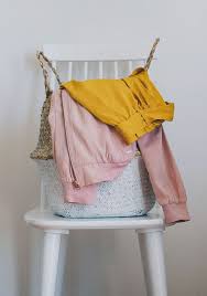 Outfit Inspiration Wie Kann Man Rosa Und Gelb Kombinieren Eine Tolle Farbkombination Fur Den Sommer In Der Mode Und Inspirierte Bekleidung Gelbe Mode Outfit