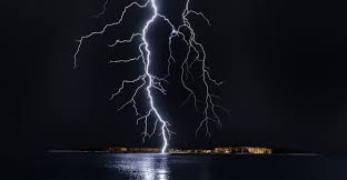 نحمد الله على نعمة التي لا تحصى فهذه الأيام أيام مطر وبرق ورعد فلله الجمد والمنه, و هنا نقم لك سنن رسول الله عند مُطرنا بفضل الله ورحمته. Ø¯Ø¹Ø§Ø¡ Ø§ÙØ¨Ø±Ù ÙØ§ÙØ±Ø¹Ø¯ ÙÙÙÙØ§Øª