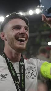 The West Ham faithful showing their appreciation to their captain 👏  #declanRice #UECLfinal #conferenceleague #WestHam #Hammers