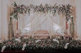 Sebenarnya dekorasi pernikahan yang satu ini merupakan contoh dekorasi yang cukup sering digunakan. Harga Dekorasi Pelaminan Sederhana Tapi Tetap Mewah Dan Elegan Wedding Market