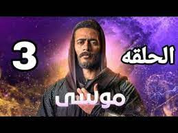 قبل عدّة سنين، أُجبر آخر المتبقّين من البشر للتّراجع خلف أسوار شاهقة لمدينة محصّنة هربًا من عمالقة هائلين وآكلين للبشر يجوبون الأرض خارج حصنهم. 64i4dy1ec4p0sm