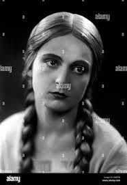 Gretchen Tate's Instagram, Twitter & Facebook