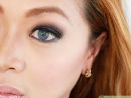 Your best eyeshadow colors will be varying shades of blue, violet, pink, and light brown. How To Do Eye Makeup For Blue Eyes With Pictures Wikihow