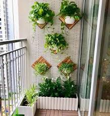 How to make a diy deck rail garden planter from a pallet. 33 Great Balcony Garden Ideas With A Diy Balcony Guide
