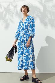 Mango's goal is to support the implementation of practices more committed to the environment, and therefore increase the number of sustainable garments in. Crinkled Kaftan Dress White Blue Floral Ladies H M