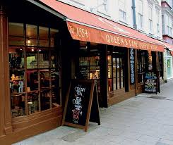 Queen S Lane Coffee House Stands On The Corner Of Queen S Lane And The High Street And Has Played A Part In Oxford S Rich An Coffee House Oxford Wales England