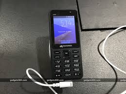 You need to call the tollfree number 1800 889 9999 and choose the language and follow the instructions to talk to the jio customer care . Bharat 1 First Impressions The Jio Phone Rival India Needs Taasir Daily News