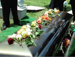 Mehr als 120 campingplätze in frankreich. Casket Or Coffin What S The Difference Funeral Guide