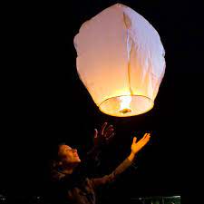 I Really Want To Make These And Do This Sky Lanterns Wish Lanterns Hot Air
