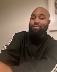 Happy Thanksgiving! If these things gotta be stuck in my head, they gotta  be stuck in your head too! Swipe if you dare.