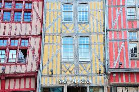 Troyes Dans L Aube Balade Au Centre Ville Aube Colombage Hotel De Ville