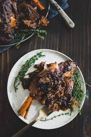 Fancy things up with apple bourbon bellinis or apple cider sangria (my personal favorite). 18 Fall Dinner Party Menu Ideas Fall Entertaining Recipes