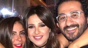 قدم الممثل المصري أحمد حلمي الدعم لابنته لي لي في مشروعها الجديد، وهو الرسم على الملابس، من خلال نشره مقطع فيديو. Ø¨Ø§Ù„ÙÙŠØ¯ÙŠÙˆ ÙŠØ§Ø³Ù…ÙŠÙ† Ø¹Ø¨Ø¯ Ø§Ù„Ø¹Ø²ÙŠØ² Ù…Ø¹ Ø§Ø­Ù…Ø¯ Ø­Ù„Ù…ÙŠ ÙˆÙ…Ù†Ù‰ Ø²ÙƒÙŠ ÙÙŠ Ø±Ø­Ù„Ø© Ø¨Ø­Ø±ÙŠØ© ÙˆÙƒØ§Ù„Ø© Ø®Ø¨Ø± Ø§Ù„ÙÙ„Ø³Ø·ÙŠÙ†ÙŠØ© Ù„Ù„ØµØ­Ø§ÙØ©