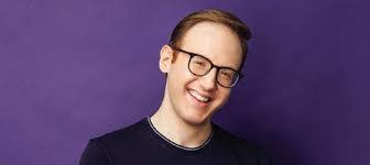 Tami Hoyt's Instagram, Twitter & Facebook