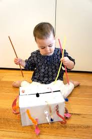 Aus diesem grund ist das spielzeug aus dem wenn dein baby dann sicher auf den eigenen beinen steht und auch ohne lauflernwagen das gleichgewicht halten kann, wird die große. Babyspielzeug Basteln 10 Susse Diy Bastelideen Zum Selbermachen