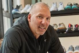 Derek Curry's Instagram, Twitter & Facebook