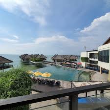 She stayed at the avani sepang family villa with her family during the trip. Hotel Tour 5 Pengalaman Menginap Di Hotel Mewah Avani Sepang Goldcoast Resort Chasing The Sun Travel Blog