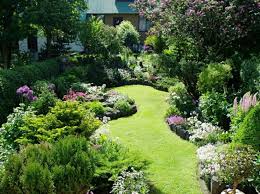The Best Tips And Ideas For Designing Small Garden Designing Garden Ideas Small Tips Garten Schmaler Garten Garten Ideen Gestaltung Vorgarten