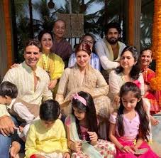 While promoting what the fish at a radio station, dimple kapadia cracked some crazy faces at the recording studio! Dimple Kapadia Fc Facebook