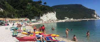 Ecco gli 81 approdi turistici che in italia, regione per regione e provincia per provincia, hanno ottenuto dalla fee, la foundation for environmental education, il riconoscimento di bandiera blu 2021. Lltrc Nlomofim