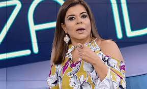 Perfil oficial apresentadora e mara maravilha relembra foto sensualizando de biquíni nas dunas e é comparada com 'tieta'. Mara Maravilha Surpreende Ao Homenagear A Record E Fala Sobre Retorno A Tv Rd1