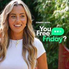 Elle Collins's Instagram, Twitter & Facebook