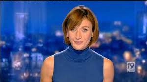 De temps pour répondre à quelques questions. Julie Morelle Age