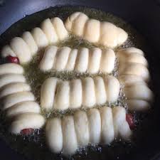 Bahan:750 g tepung gandum1 1/2 sdt garam7 g ragi roti80 ml madu / honey.80 ml minyak470 ml air hangatbiji2 an. Donut Dan Roti Sosej Gebu Share Masakan Share Resepi Facebook