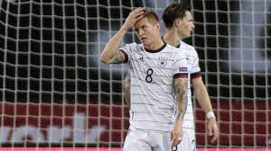 Spanien führt deutschland vor spätestens von diesem moment an lief die partie nur noch in eine richtung, die spanier wirbelten mit ihrem kombinationsspiel die. Pressestimmen Zum 0 6 Der Dfb Elf Gegen Spanien Sport Sz De