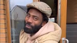 Comedian apologises after filming homeless men doing push-up 'challenge'