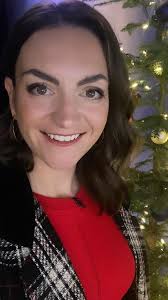 Feeling the holiday spirit with my #ootd today! This wool blazer was a  vintage store find. Anybody else love hunting for vintage or thrifted  pieces? Also- happy holidays! 🎄 the weather center