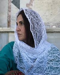 María Magdalena La oscuridad no es la ausencia de la luz, eso sería  demasiado simple, es indomable y siniestra, no es un lugar, sino un vacío,  una vez estuve ahí, más de