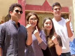 Rajni tendulkar (worked in the insurance industry) spouse: Lok Sabha Elections 2019 Sachin Tendulkar Along Family Cast Their Votes In Mumbai