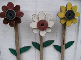 I Think I Will Have To Do This Flowers Along The Wall On My Garden Shed Spring Wood Crafts Wood Flowers Wooden Flowers