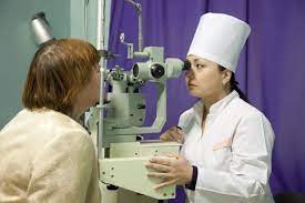 Oculist And Patient Testing Eyesight Free Photo Freepik Freephoto People Technology Woman Medical In 2021 Dry Eye Symptoms Optometrist Treatment