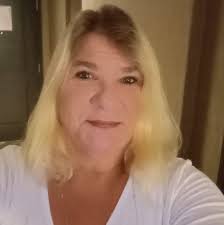 Are there laundry services in Pensacola that pick up and drop off at home?