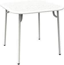 La table de jardin carrée en résine tressée est idéale pour donner de l'authenticité à votre extérieur. Table De Jardin Carree Blanche Week End Petite Friture
