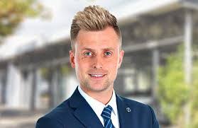 Mario Hacker's Instagram, Twitter & Facebook