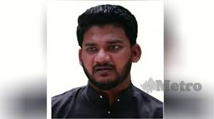 He was first introduced to the film industry by independent director osman ali in 2006. Permit Kerja Rayhan Kabir Sudah Dibatalkan