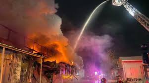 Incendiu puternic la un magazin şi o fostă hală de producţie, lângă Deva -  Stiri si informatii din judetul Hunedoara. Mesagerul Hunedorean