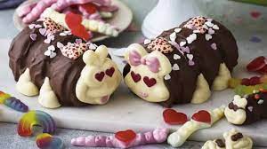 Colin the caterpillar, arguably the nation's favourite birthday cake (no matter what your age) turns 30 today, 26 august. A Valentine S Day Colin The Caterpillar Has Landed And He S Joined By His Girlfriend Marie Claire