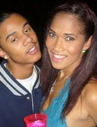 Yes he has a son that is now 7. Shenelle Scott Dating History Famousfix
