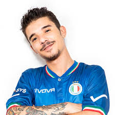 Il ccnl lavoro domestico, siglato in data 8 settembre 2020, ha introdotto una serie di importanti novità per i lavoratori domestici, modificando anche le tabelle retributive e lo stipendio minimo previsto con. La Squadra Nazionale Italiana Cantanti