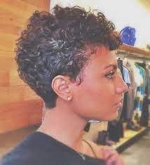 Schonstes Kurze Naturliche Haarschnitte Fur Schwarze Frauen Frisuren Haarstyle Short Natural Hair Styles Curly Hair Styles Natural Hair Styles