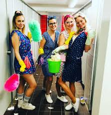 Wer also ein american football kostüm tragen möchte, muss sich im klaren sein, dass er unter bestimmten umständen wesentlich breiter und für damen eignet sich ein solches kostüm in der tat. Hausfrauen Zum Fasching Karneval Kostum Damen Kostum Damen Ideen Fasching Kostume Damen