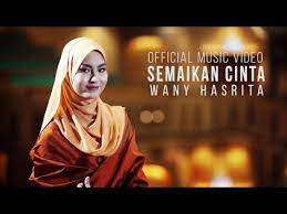Wany hasrita performing her new single, canggung. Wany Hasrita Semaikan Cinta Official Music Video Youtube