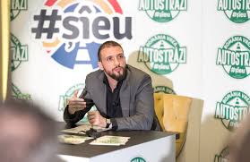 Stefan mandachi a facut apel la unitate si a anuntat ca va dona unei organizatii caritabile terenul pe care a fost construit stefan mandachi se imbratiseaza si este felicitat de participantii la manifestare. È™tefan Mandachi Ii Angajez Eu Pe Brutarii Din Sri Lanka In Orice Restaurant De Al Meu Cu Riscul SÄƒ Pierd ClienÈ›ii Sau SÄƒ Provoc RÄƒscoale