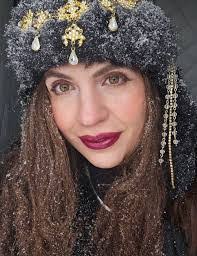 Naomi Farr's Instagram, Twitter & Facebook