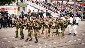 Het is allejezus bloedheet vandaag, maar verder is al die jongens en meisjes, mannen en vrouwen, hun dag van harte gegund. Veteranendag Voor Erkenning En Begrip Nederlands Veteraneninstituut